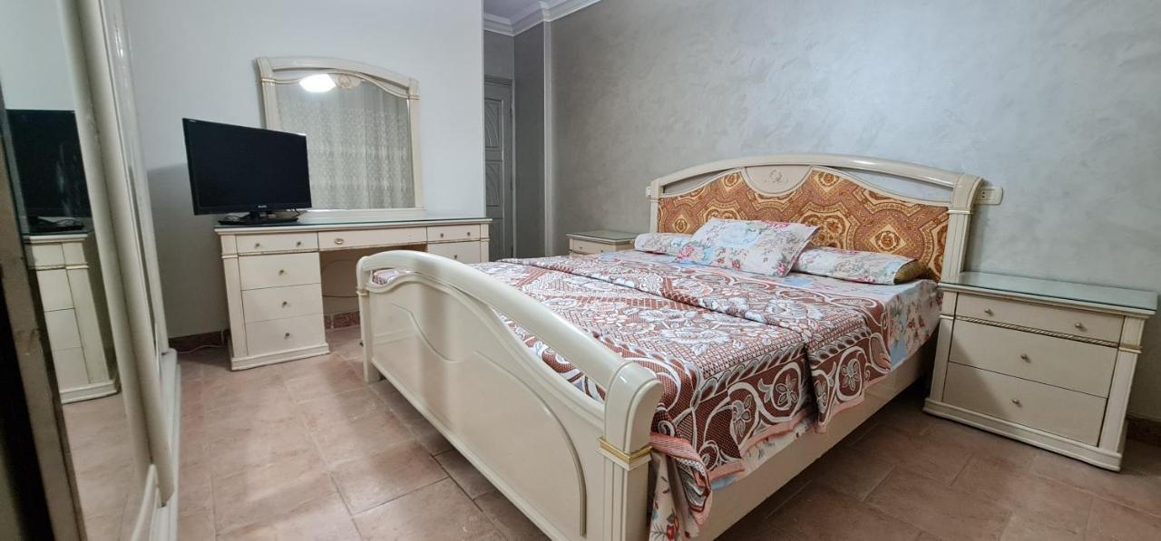 Comfy 2-bedrooms In 44-2 Apartment *